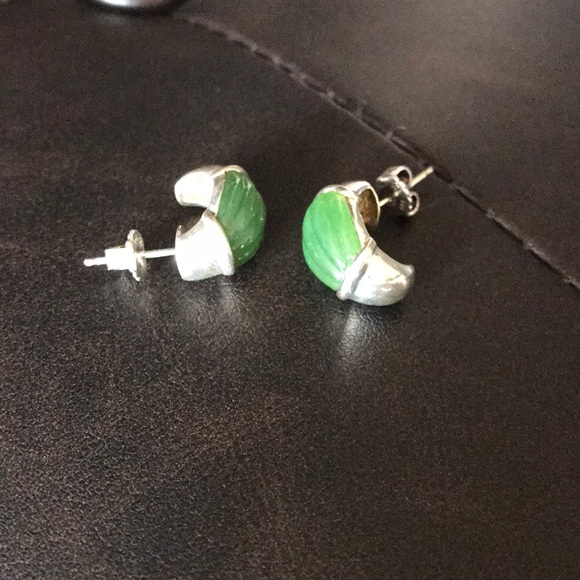 Vintage Green Earrings - Picture 5 of 6